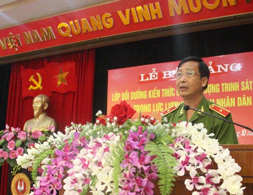 Lễ bế giảng lớp bồi dưỡng kiến thức cho lực lượng trinh sát hình sự trong lực lượng Ev88 dang cap thuong luu năm 2015